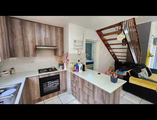 2 BEDROOM TOWNHOUSE FOR SALE IN BASSONIA